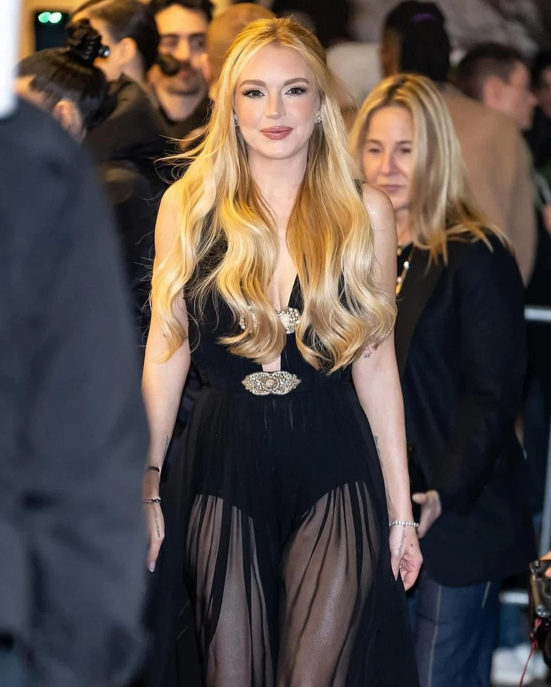 Lindsay Lohan’s Blonde Waves Look